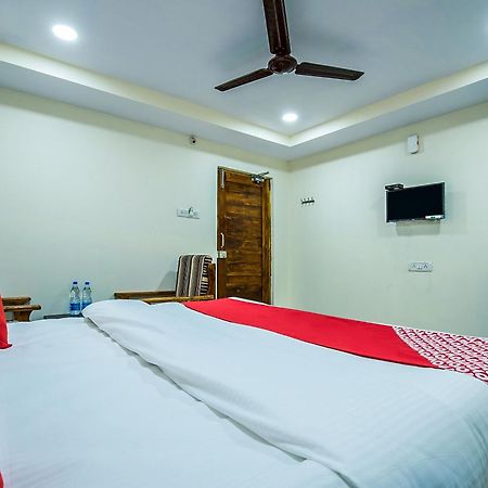 Oyo Hotel Crystal Warangal Exterior foto