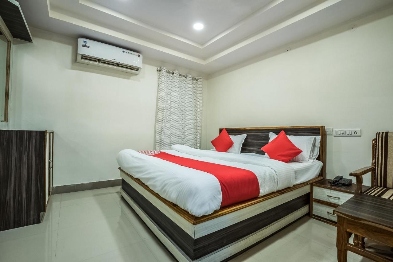 Oyo Hotel Crystal Warangal Exterior foto