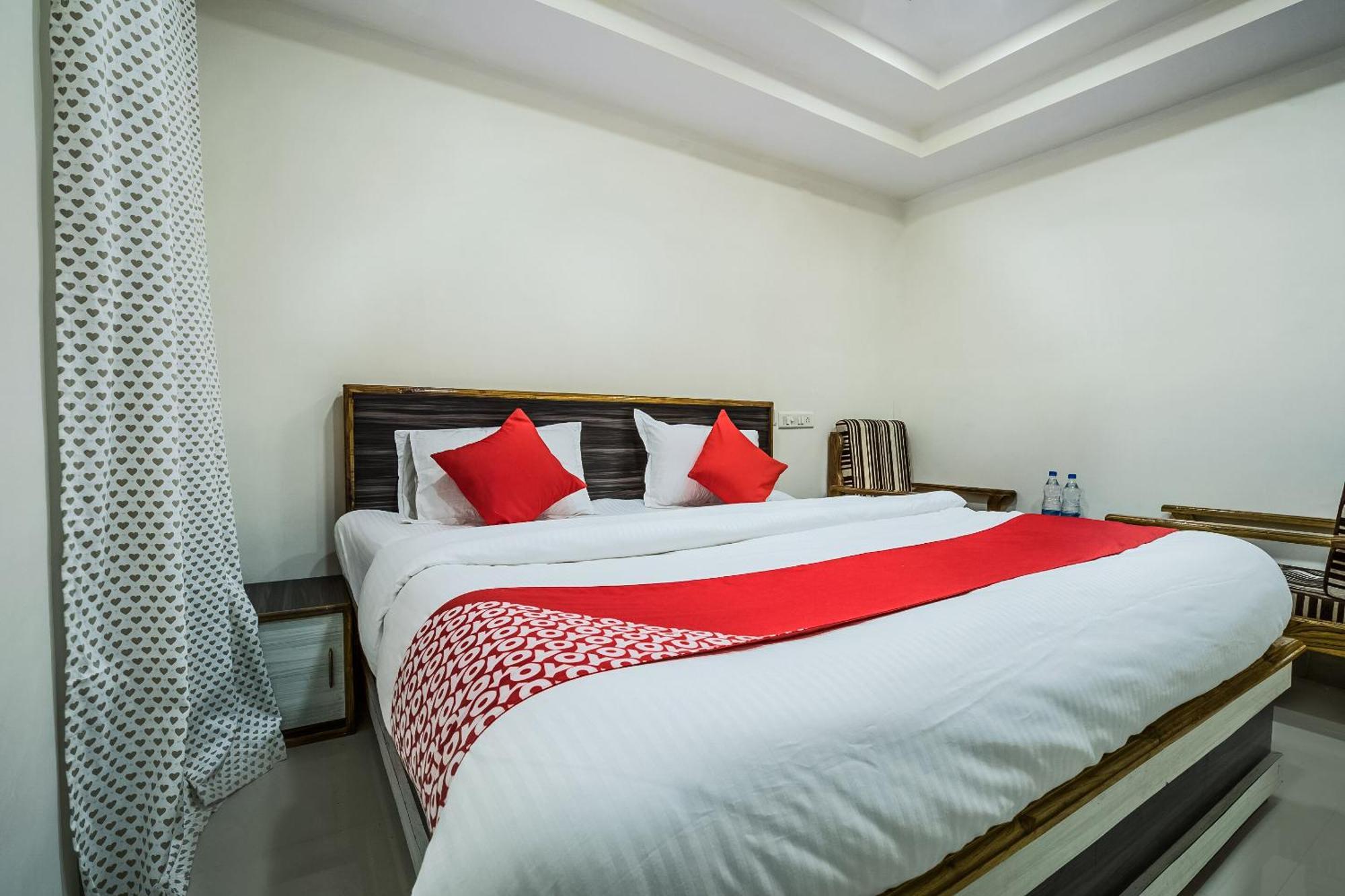 Oyo Hotel Crystal Warangal Exterior foto