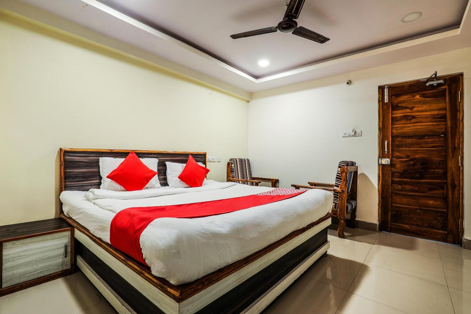 Oyo Hotel Crystal Warangal Exterior foto