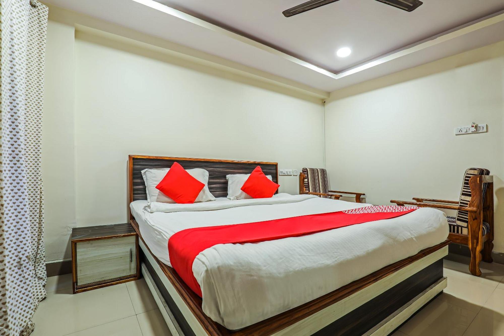 Oyo Hotel Crystal Warangal Exterior foto