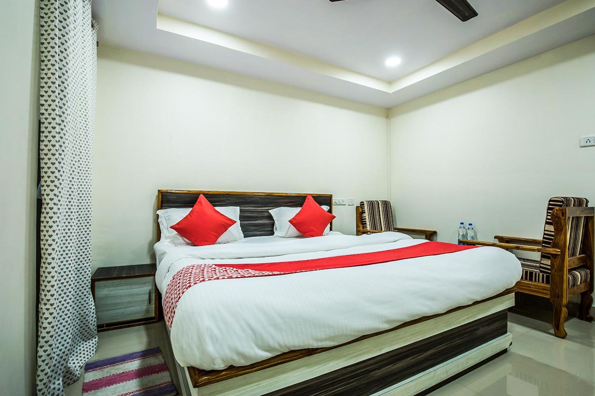 Oyo Hotel Crystal Warangal Exterior foto